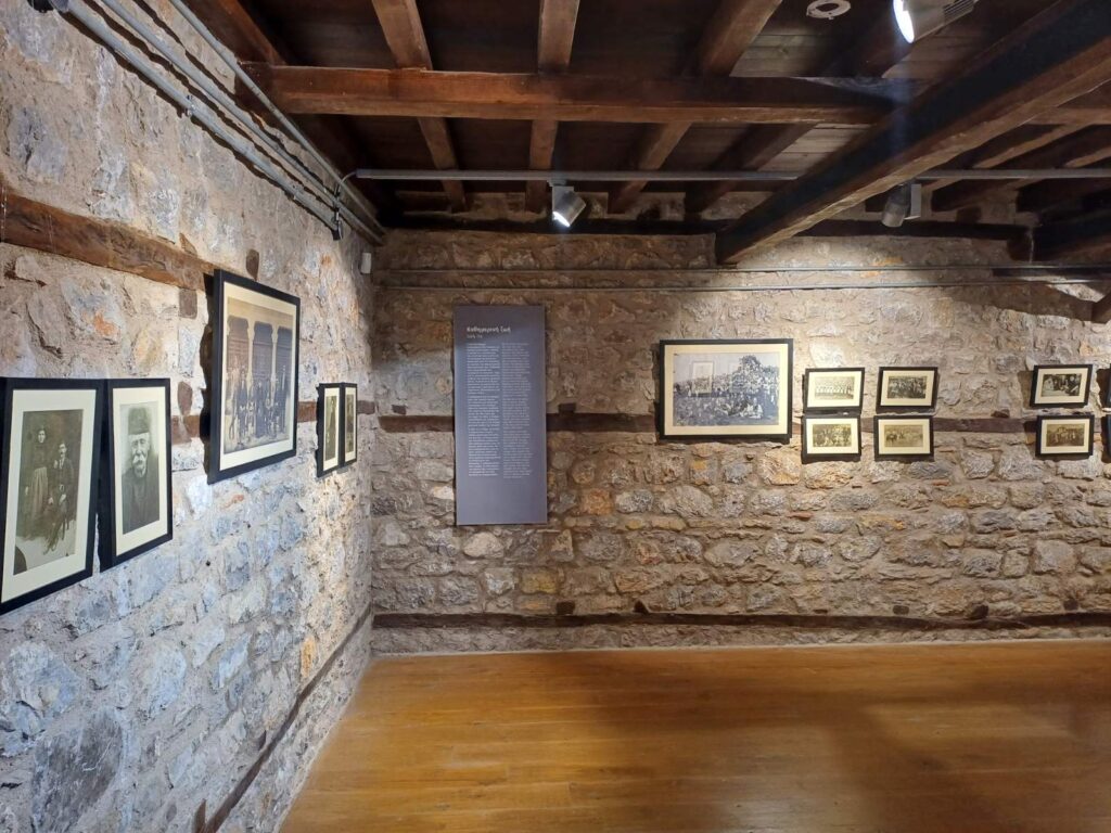 Η Έκθεση του ΙΜΜΑ «Γιάννης και Μίλτος Μανάκια. Τα πρόσωπα πίσω από τον φακό» ταξιδεύει στην Καστοριά και φιλοξενείται στο Αρχοντικό Μπασάρα