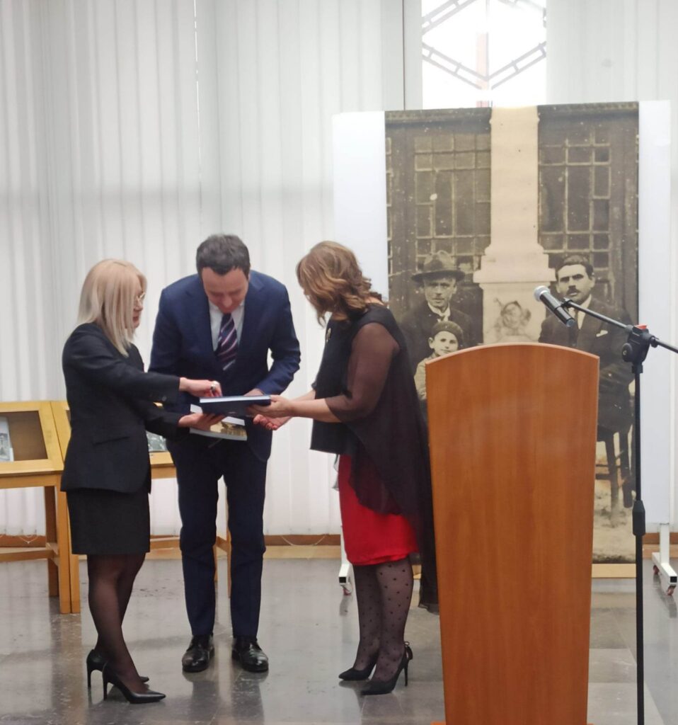ΕΚΘΕΣΗ ΠΡΙΣΤΙΝΑ ΦΩΤΟ 4